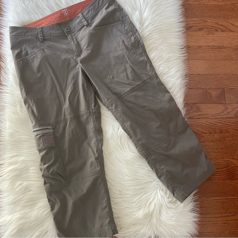 Title Nine Capri Trail Mix Hiking Pants Nylon Size 6 Pockets Outdoors - Picture 1 of 5